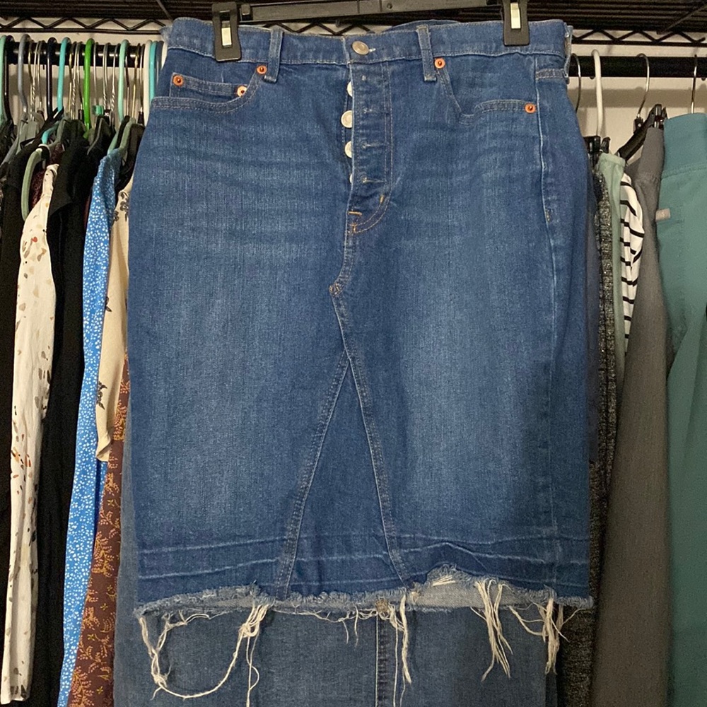 Gap skirt